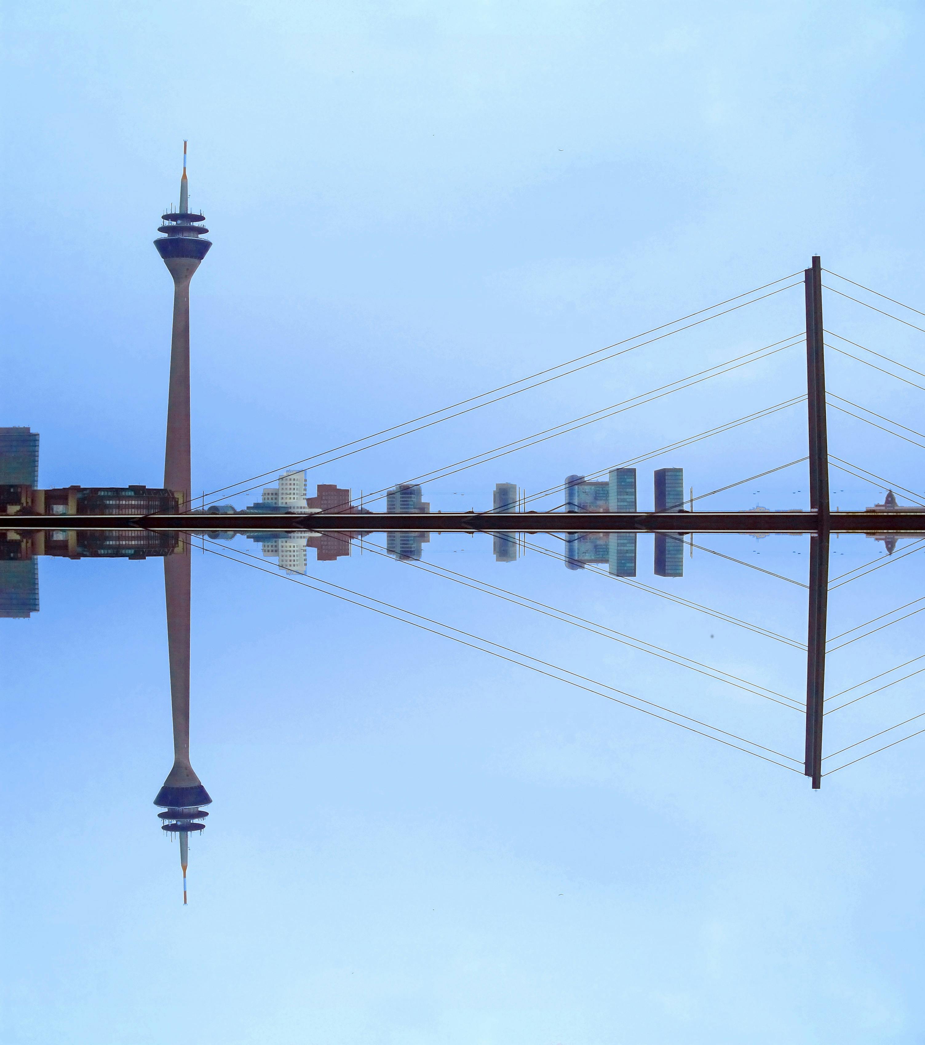 Rheinblick und Skyline Düsseldorf